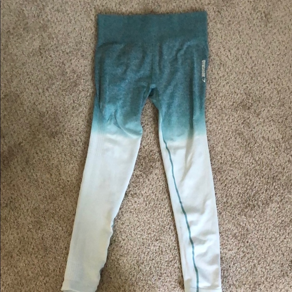 Gym shark leggings